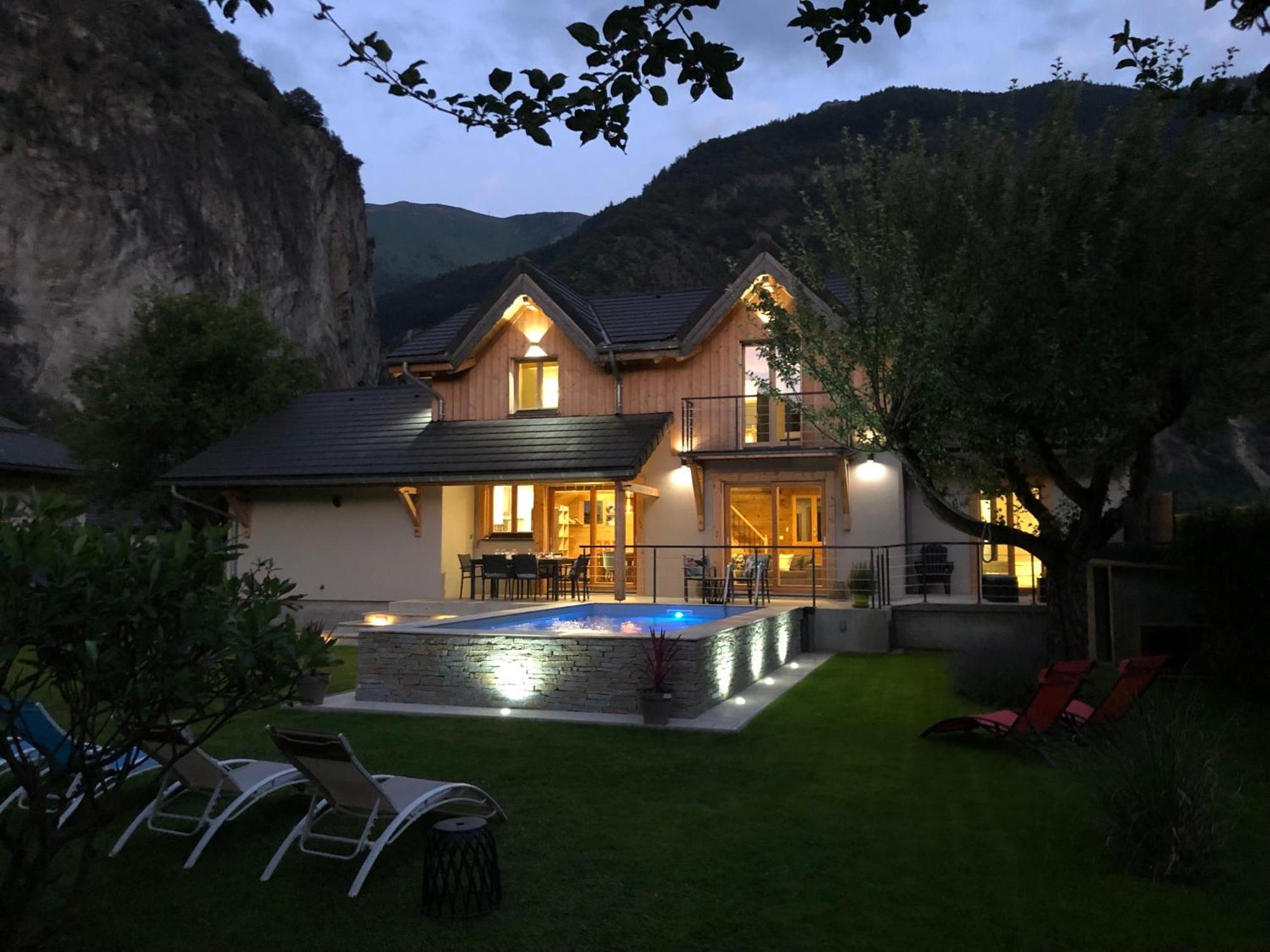 Chalet Barbara With Swimming Pool In The Heart Of Oisans Le Bourg-dʼOisans المظهر الخارجي الصورة